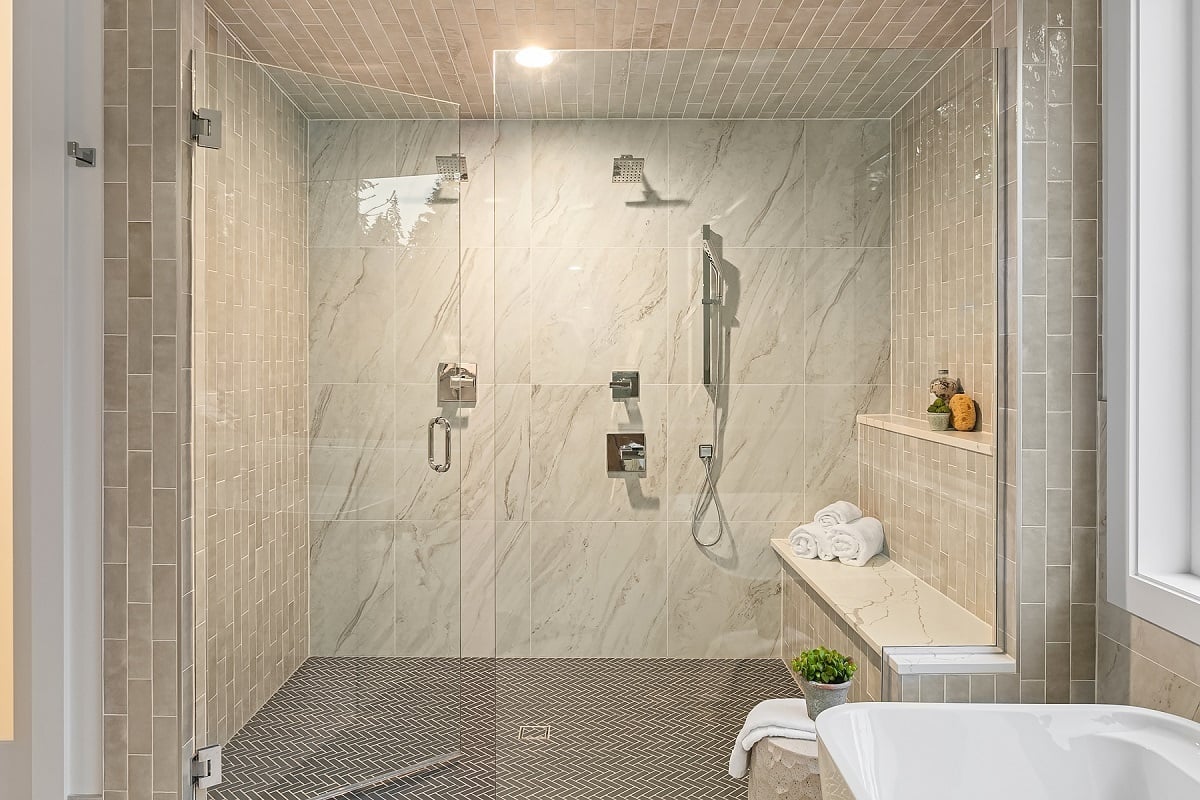 Gala-Bathroom2