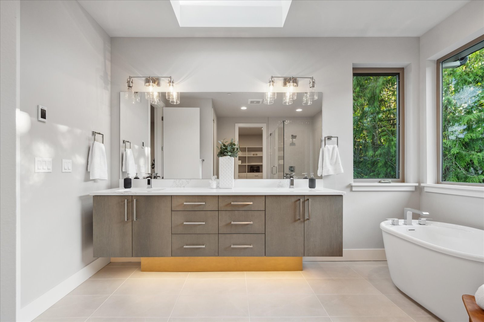Omak1-Bathroom1