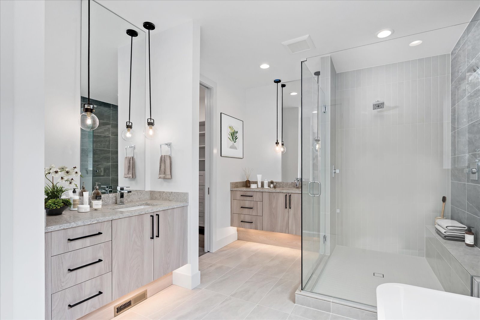Solano1-Bathroom1VS